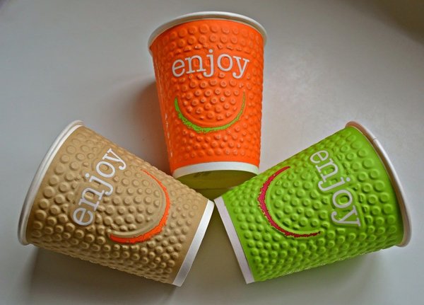 Vous utilisez encore des gobelets jetables ? Les gobelets réutilisables offrent de nombreux avantages dont vous ne profitez pas