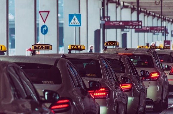 Taxi aéroport nice : des trajets sereins à prix forfaitaire
